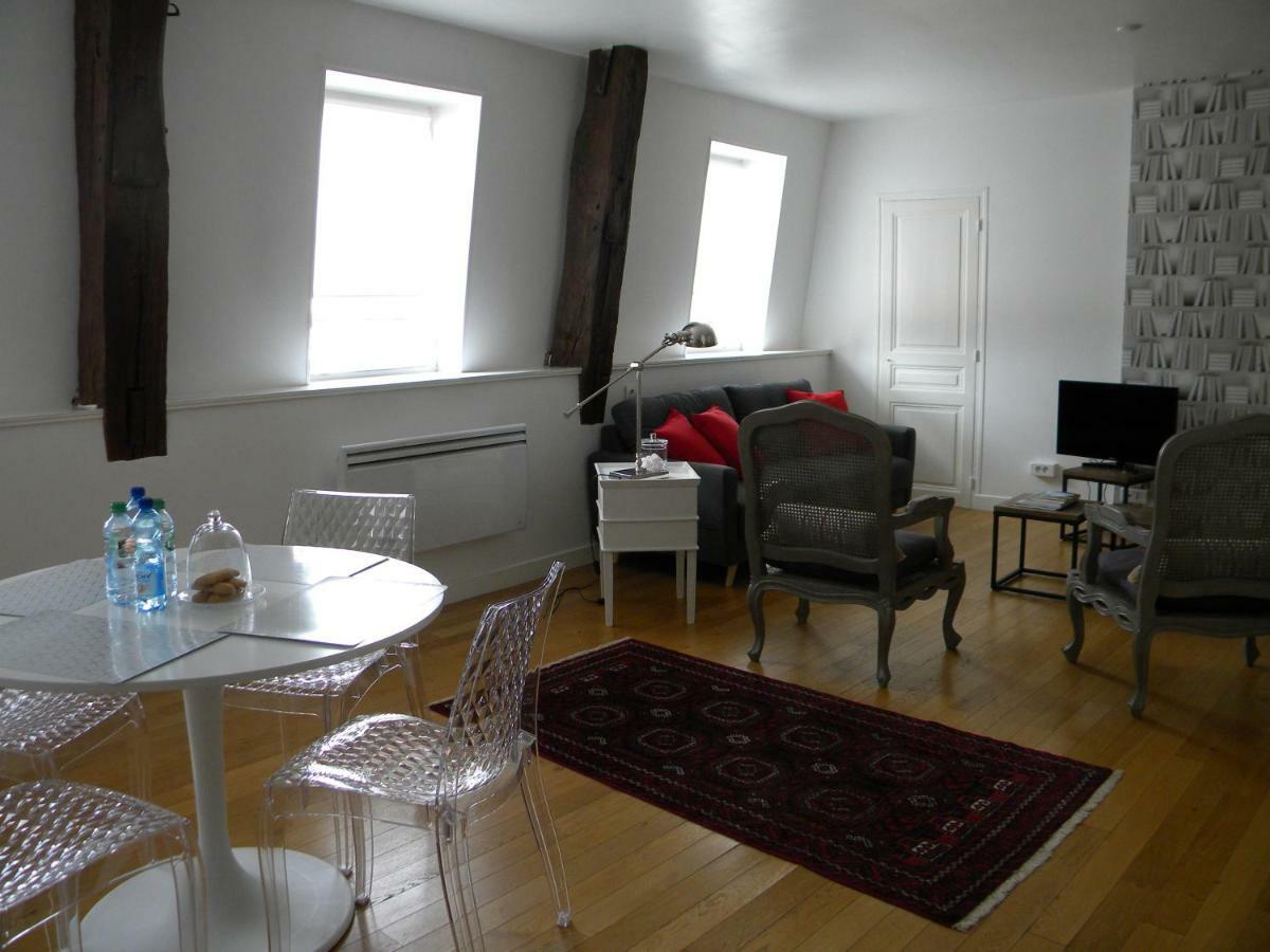 Les Chanceliers Duplex Apartment Бон Екстериор снимка